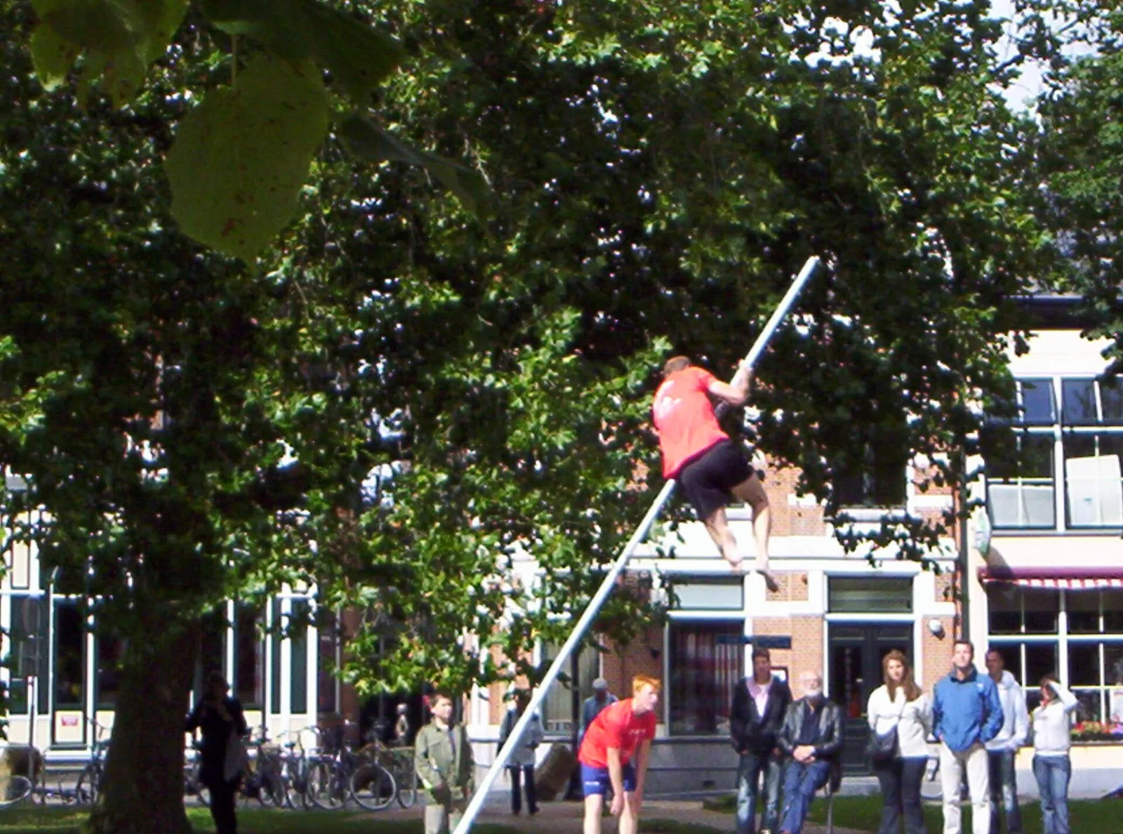 Stukadoor in Heerenveen, Kaya stukadoors aan het werk aan glad stucwerk