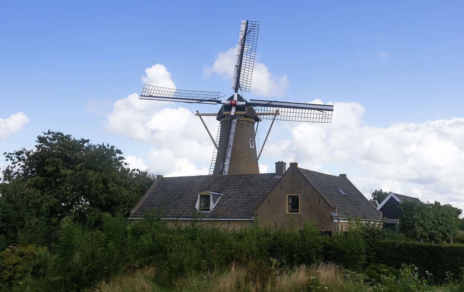 Stukadoor in Hoofddorp, Kaya stukadoors aan het werk aan glad stucwerk