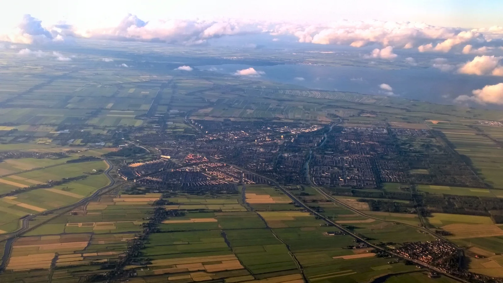 Stukadoor in Purmerend, Kaya stukadoors aan het werk aan glad stucwerk