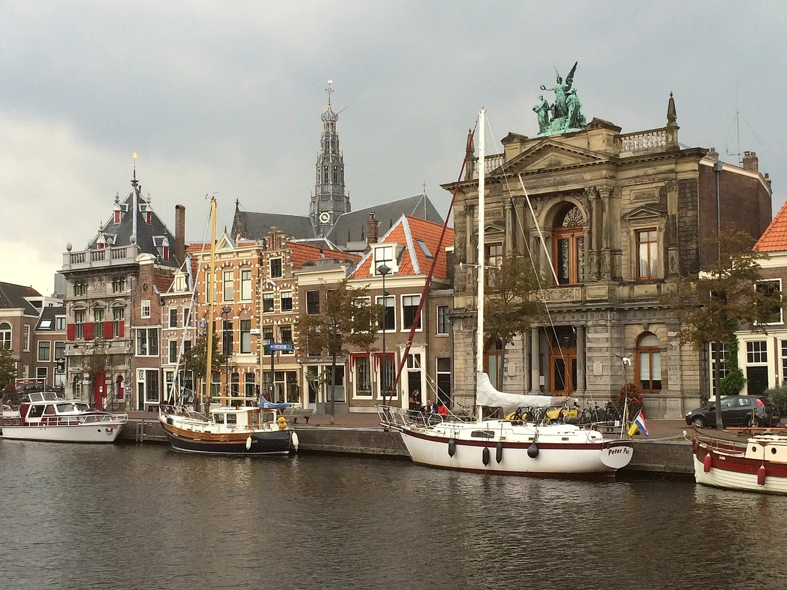 Stukadoor in Haarlem, Kaya stukadoors aan het werk aan glad stucwerk