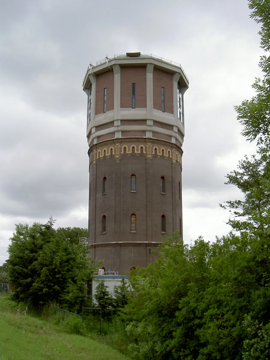 Stukadoor in Assendelft, Kaya stukadoors aan het werk aan glad stucwerk