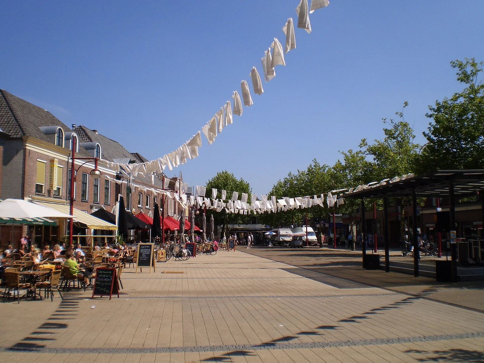 Stukadoor in Nijkerk, Kaya stukadoors aan het werk aan glad stucwerk