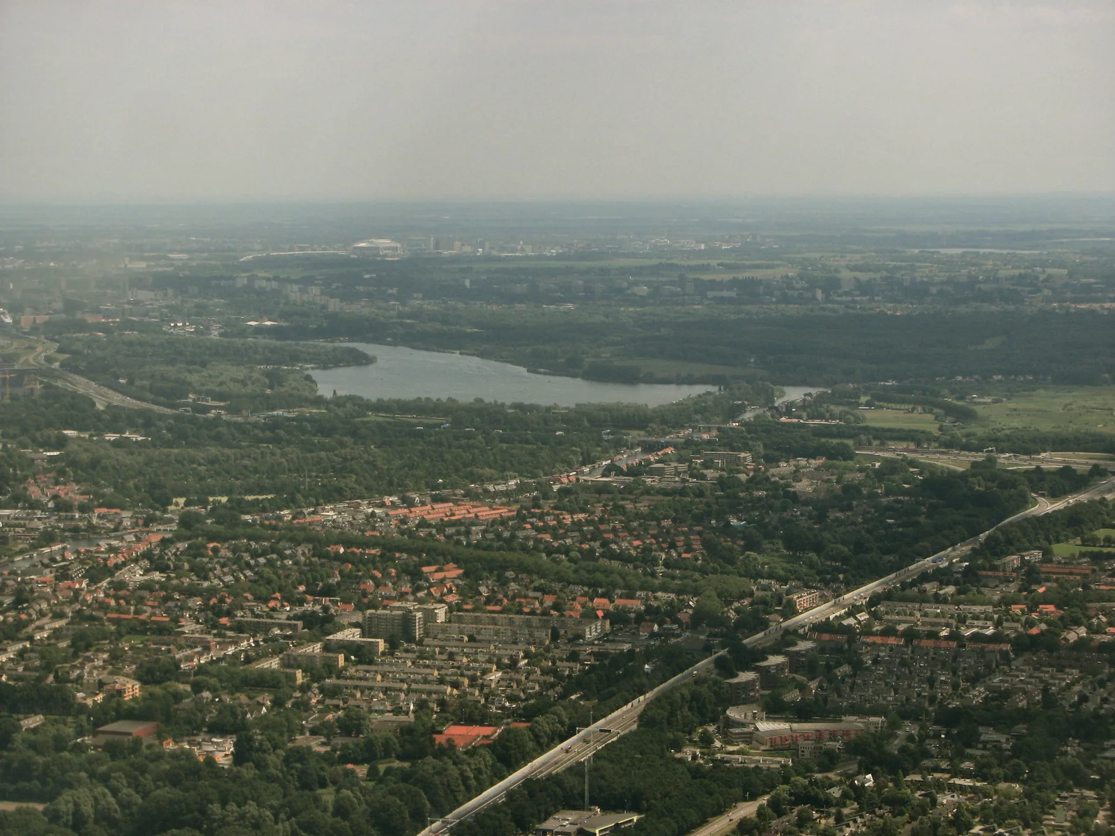 Stukadoor in Badhoevedorp, Kaya stukadoors aan het werk aan glad stucwerk
