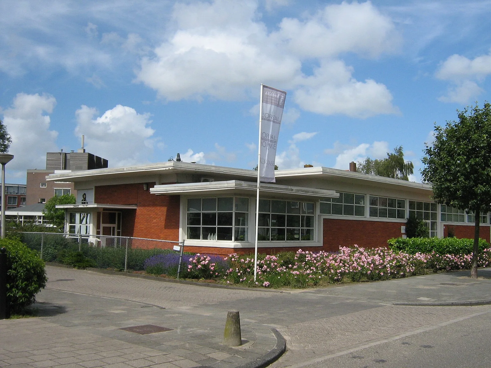 Stukadoor in Aalsmeer, Kaya stukadoors aan het werk aan glad stucwerk