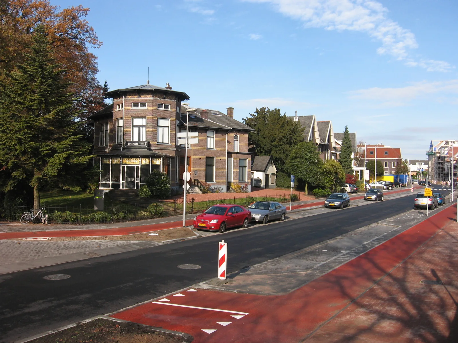Stukadoor in Bussum, Kaya stukadoors aan het werk aan glad stucwerk