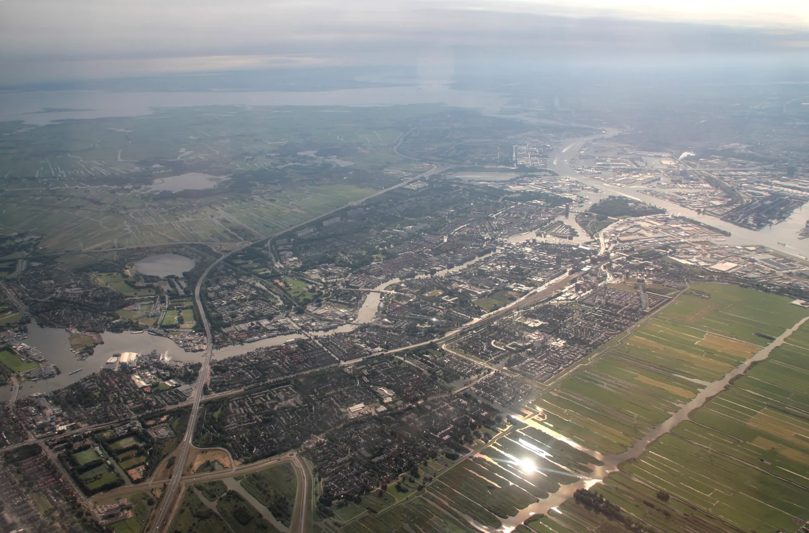 Stukadoor in Zaanstad, Kaya stukadoors aan het werk aan glad stucwerk