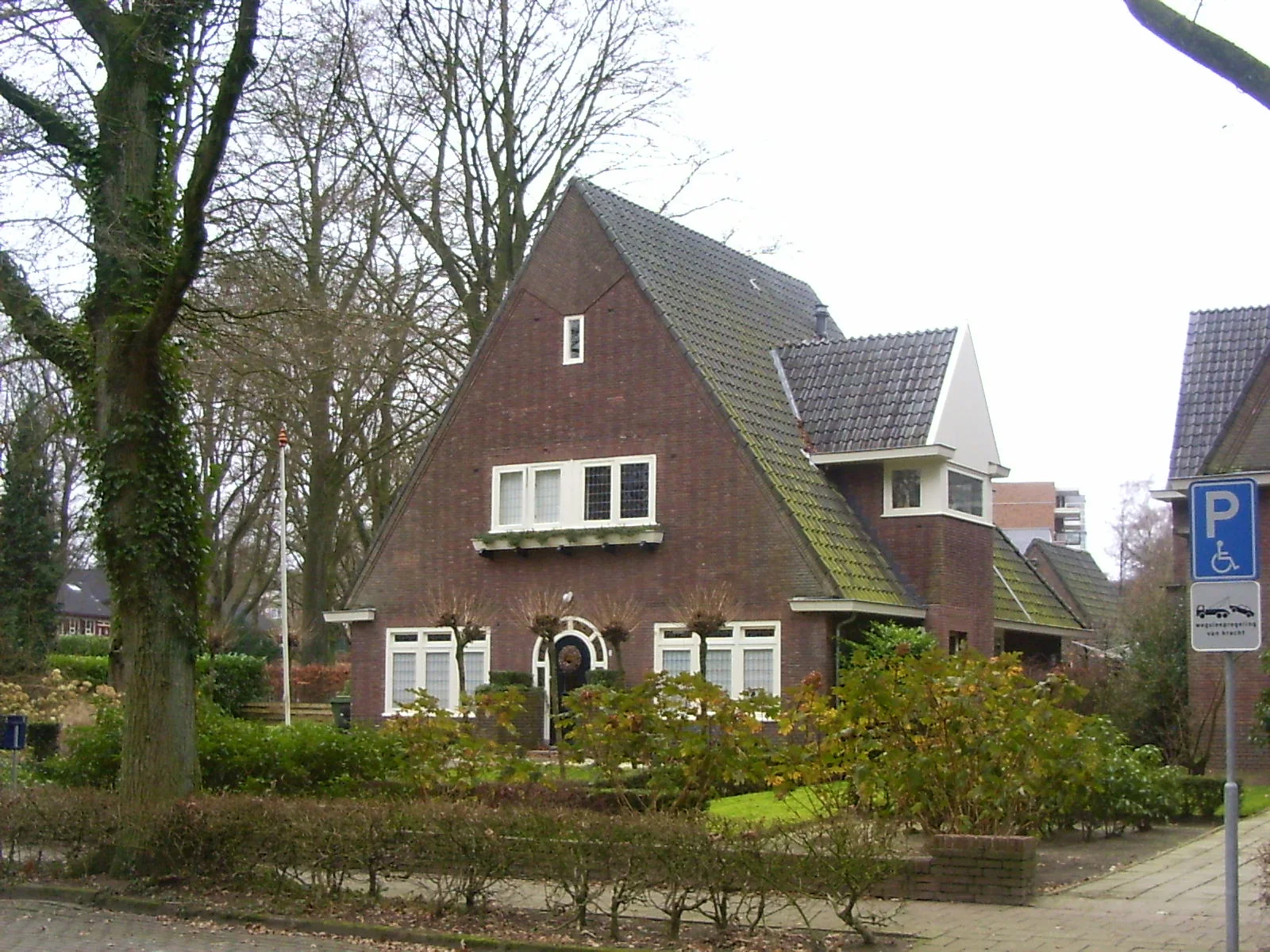 Stukadoor in Renkum, Kaya stukadoors aan het werk aan glad stucwerk