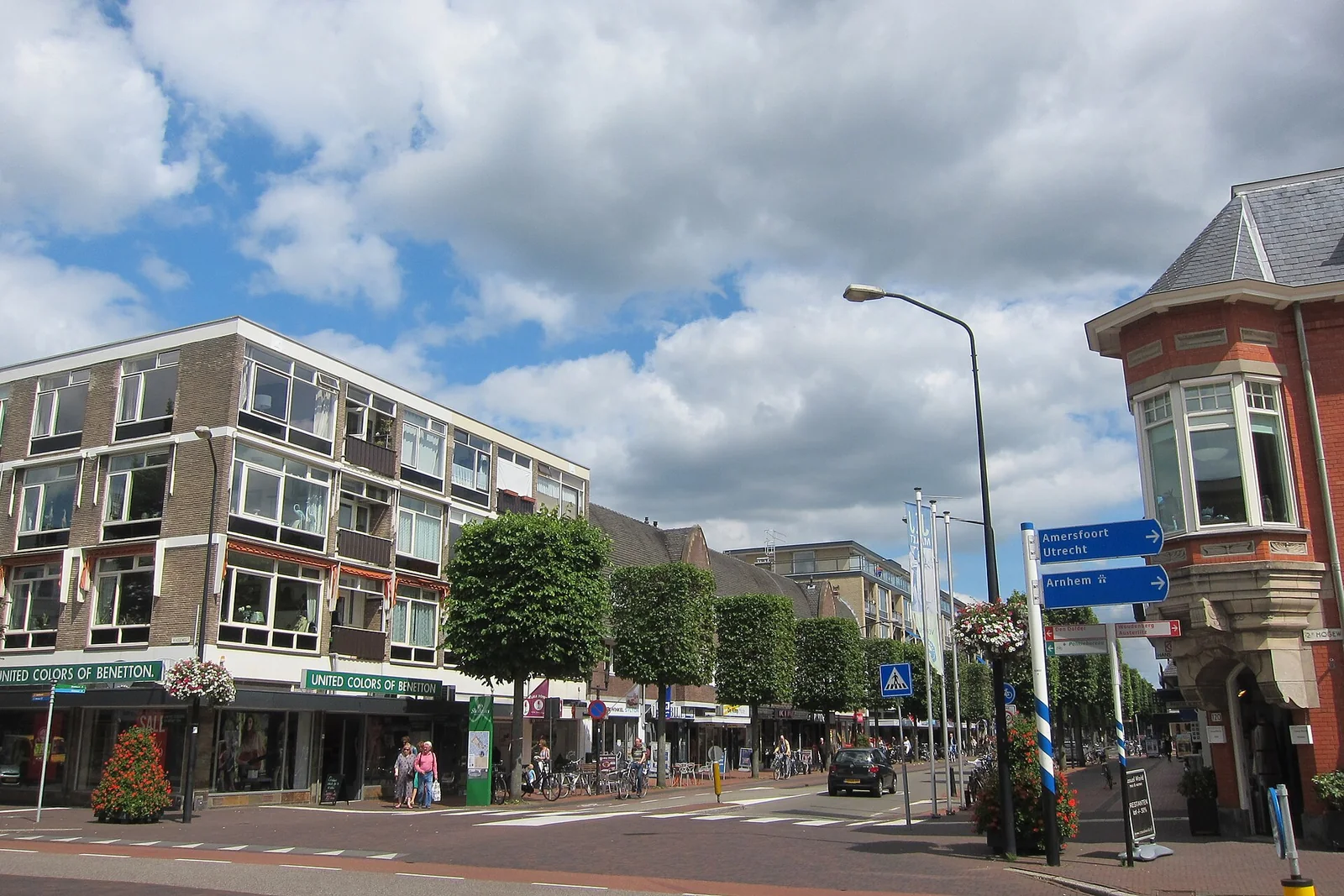 Stukadoor in Zeist, Kaya stukadoors aan het werk aan glad stucwerk