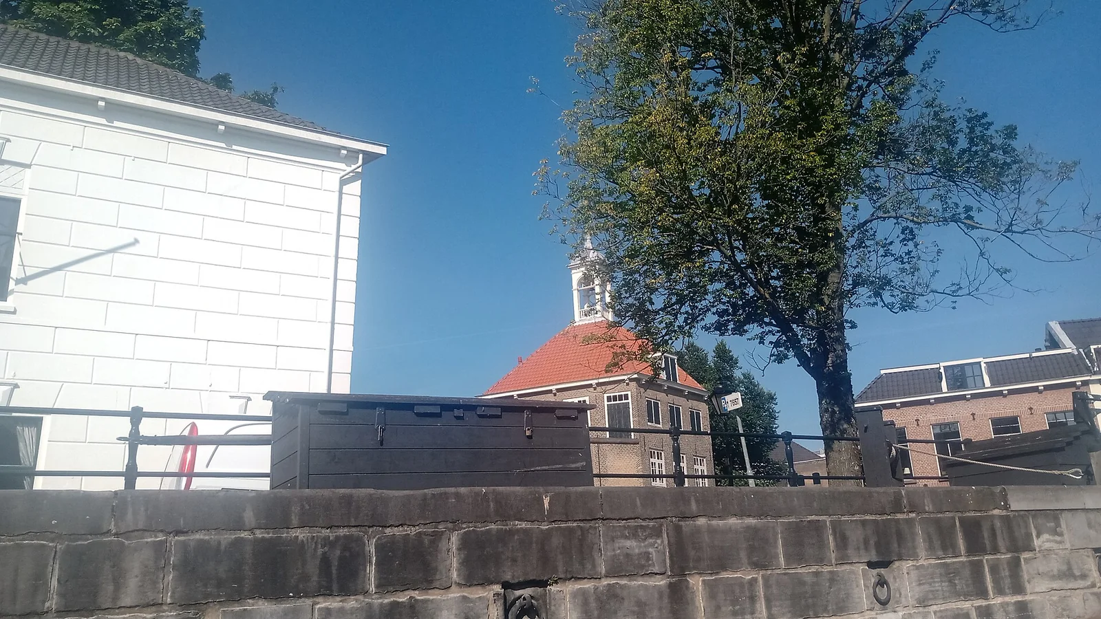Stukadoor in Schiedam, Kaya stukadoors aan het werk aan glad stucwerk