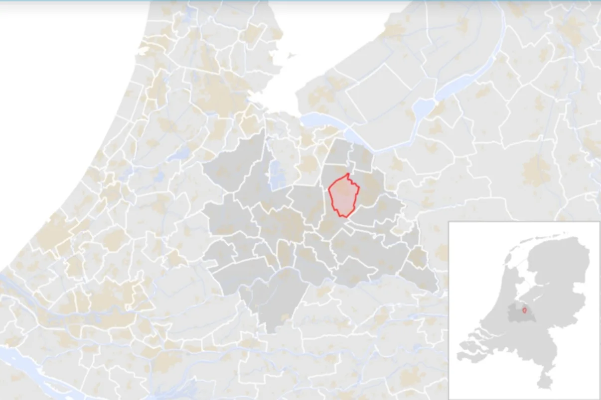 Stukadoor in Soest, Kaya stukadoors aan het werk aan glad stucwerk