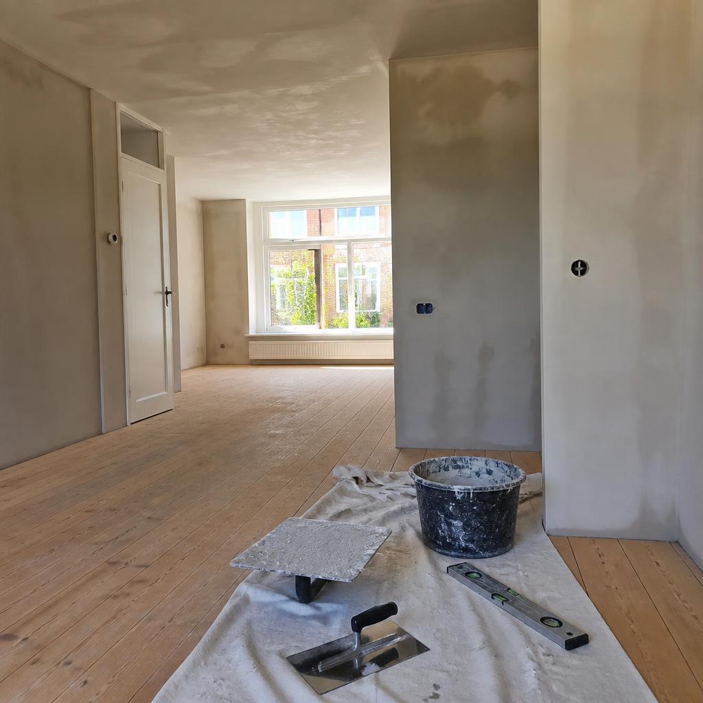 Wat kost een hele woning stucen? Compleet kostenoverzicht 2026